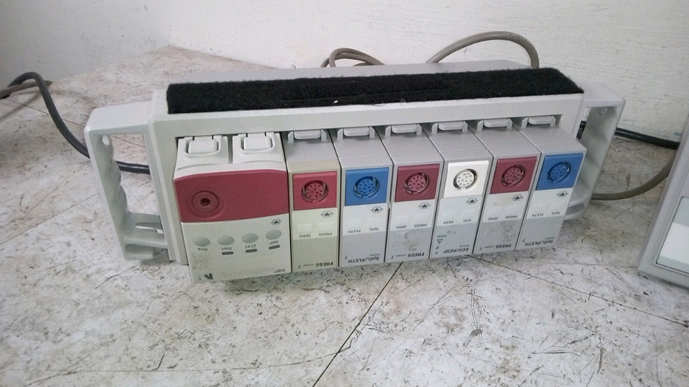 Agilent tech M1204A V26C Patient Monitor with Module Rack and Modules, Period 1990s